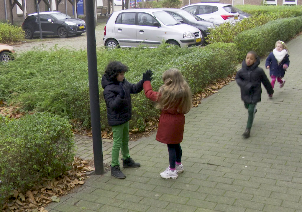 Hoe kan ik mijn kind voorbereiden op veilig buitenspelen?