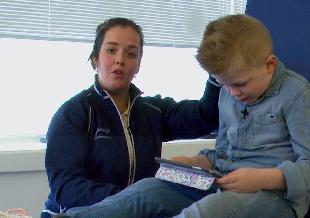 Wat kan ik doen om een tabletnek bij mijn kind te voorkomen?